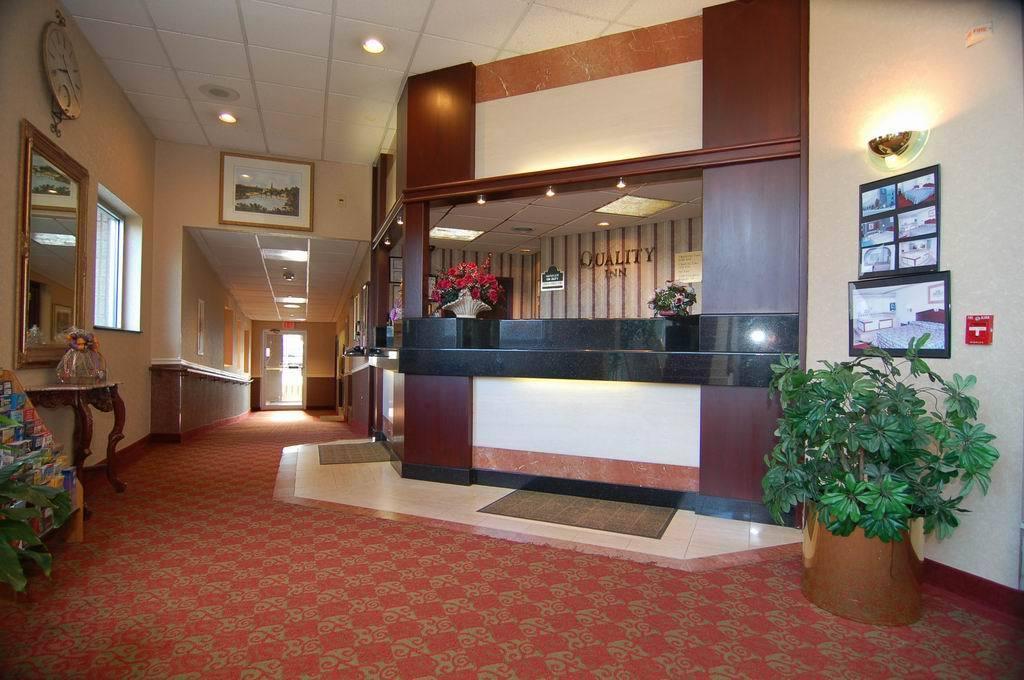Quality Inn & Conference Center Maple Shade Exterior photo